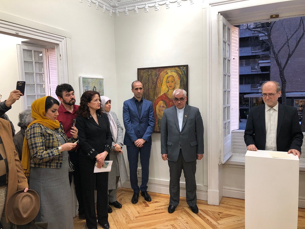 15 artistas iraníes exponen sus pinturas en Madrid