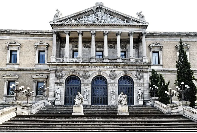Consejería cultural de Irán dona a la Biblioteca Nacional libro del miniaturista Farshchian